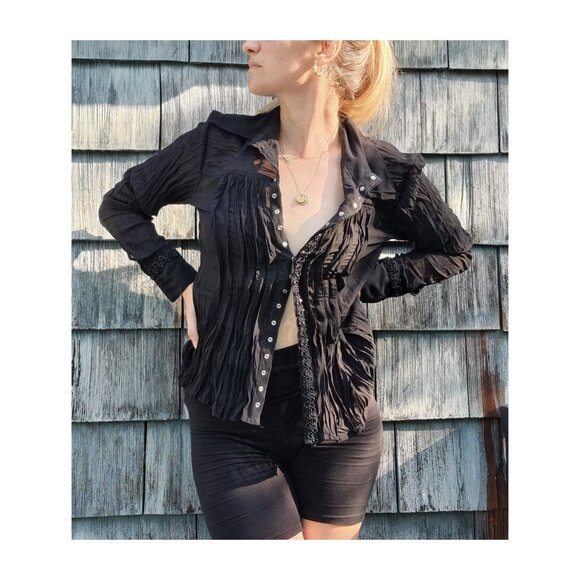 Black shirt - Picture 1 of 6